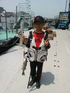 沖一文字白灯・沖の北：ウキ釣りでハネやチヌの釣果☆