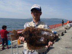 平磯海釣り公園　投げ釣りでカレイ44cm！