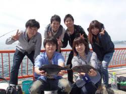 平磯海づり公園 胴突仕掛でグレ32cm&a…