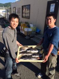 マリーナシティ海釣り公園 良型チヌが釣れて…