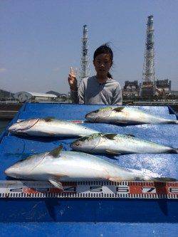 マリーナシティ海洋釣り堀　メジロの釣果出てます