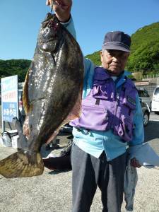 沖一文字外向きでヒラメ60cm! ほかアジ…