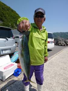 沖一文字内向き、カゴ釣りでハマチの釣果