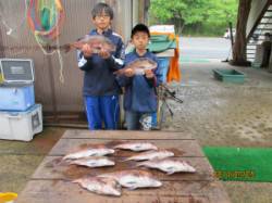 雨の田井観光フィッシング　海上釣堀釣果