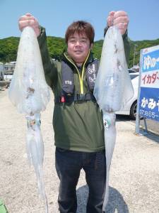 沖一文字内向きのウキで良型アオリイカ、半夜…