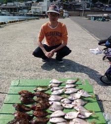 神谷沖一文字　かご釣り＆底物釣りでガシラとチャリコ