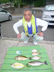 沖一文字外向きで多彩な釣果〜イサギ・マダイ・グレ・シマアジ・アイゴ