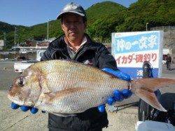 沖一文字外向きでマダイ61cm！