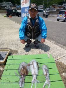 沖一文字内向きにてヤエンのアオリイカ大漁でした♪