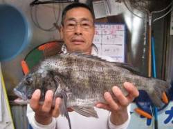 宮崎沖カセで年なしチヌ51cm〜雨の濁りで…