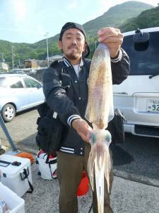 神谷一文字のアオリイカ釣果　ヤエンで1.3…