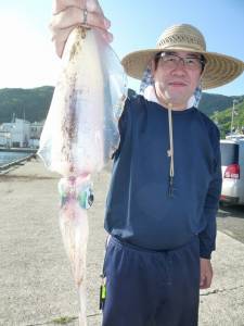 神谷一文字のアオリイカ釣果　ヤエンで1.3kg