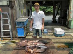 田井の海上釣り堀でマダイ・シマアジ、ハリス…