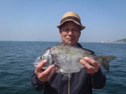 須磨海づり公園、カゴ天秤仕掛けでチヌ42c…