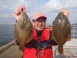 須磨海づり公園でカレイ31cm&3…