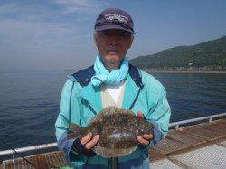 須磨海づり公園 カレイ33cmをキャッチ