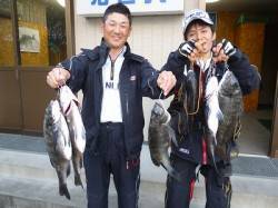 湯浅の磯、フカセのチヌが好調です