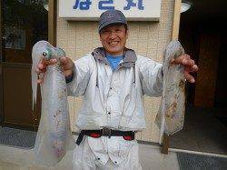 胴長35cmと37cmのアオリイカ ☆ 湯浅の磯でヤエン&ウキ釣り