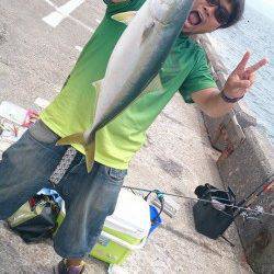 北港魚つり公園ライトショアジギングでハマチ60cm！昼まで粘っての一本