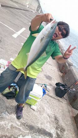 北港魚つり公園ライトショアジギングでハマチ…