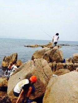 島陰にて磯遊び♪ ロックフィッシング＆投げ釣りも楽しみました