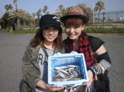 大阪南港魚つり園 全体にイワシが回遊♪ ア…