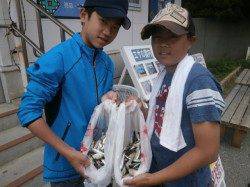 大阪南港魚つり園 イワシ良く釣れています、サッパ・アジも少々