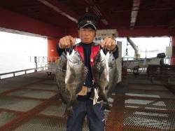 尼崎魚つり公園 午後からの雨でチヌの活性上…