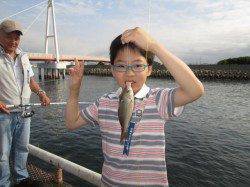 20cmのウミタナゴにハネ 尼崎市立魚つり公園