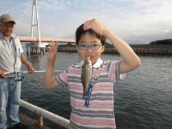 20cmのウミタナゴにハネ　尼崎市立魚つり…