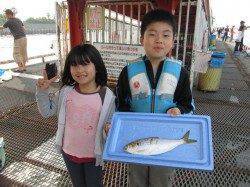 サビキなら昼以降の回遊狙い！尼崎市立魚つり公園