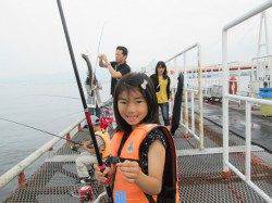 尼崎市立魚つり公園11〜14時イワシの入れ食いタイム、一回りサイズもUP