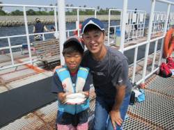 尼崎市魚つり公園　サッパ・イワシの他ハネも…