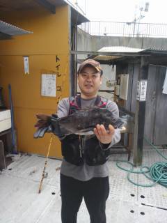 沖の1番・旧の白灯台 落とし込みで良型チヌ…