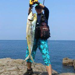 小浦にて今年初メーターシイラ釣れました♪