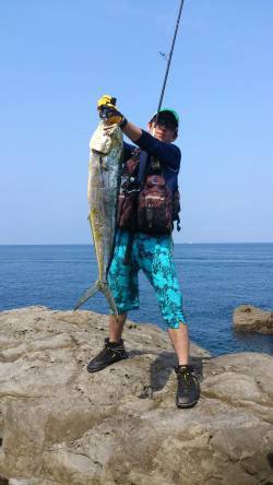 小浦にて今年初メーターシイラ釣れました♪