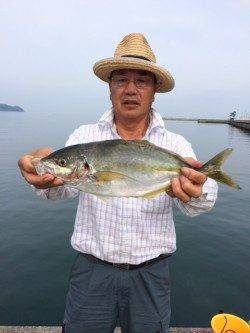 まさかのシマアジがヒット♪ マリーナシティ海釣り公園
