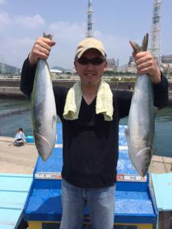 マリーナシティ海洋釣り堀　活きアジでメジロ…