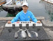 エギングでアオリイカ4ハイをキャッチ