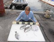 湾内の筏でチヌ3枚とタコの釣果