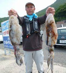 沖一文字内向きの夜通し釣りで良型アオリイカを2ハイ