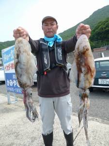 沖一文字内向きの夜通し釣りで良型アオリイカ…