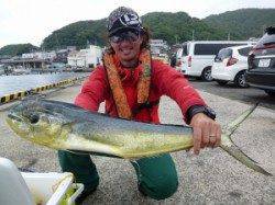 神谷沖一文字のショアゲームでシイラ70cm