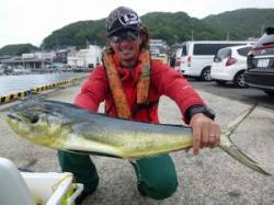 神谷沖一文字のショアゲームでシイラ70cm…