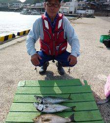 沖一文字外向き、カゴ釣りで魚種多様に釣れています