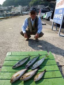 沖一文字外向き カゴ釣りでイサギ・ゴマサバ・グレ