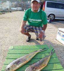 沖一文字内向きでシイラ85cm&80cmをキャッチ