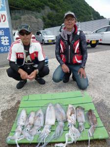 本日のヤエンでのアオリイカ釣果〜二人で8ハ…