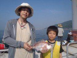 須磨海釣り公園　カゴ天秤でマダイ37cm