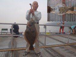 須磨海釣り公園　投げ釣りにヒラメ74cm！